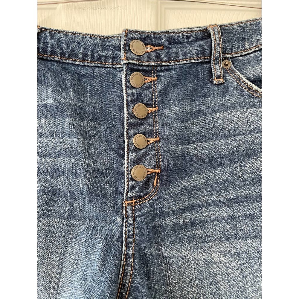 Universal Thread High Rise Short - Picture 3 of 6